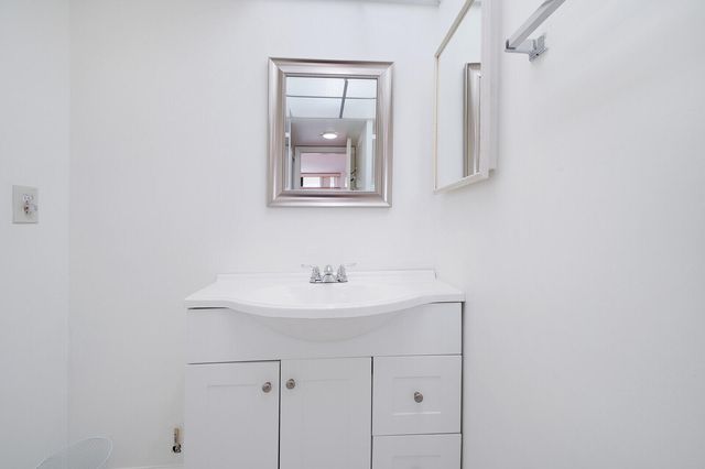 8 Royal Palm Way 401, Boca Raton, FL 33432