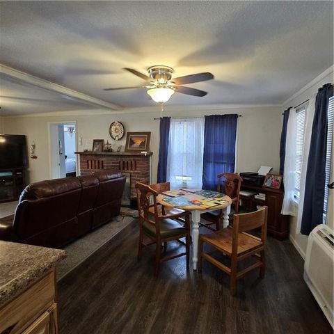 28672 Mistletoe Avenue, Warsaw, MO 65355