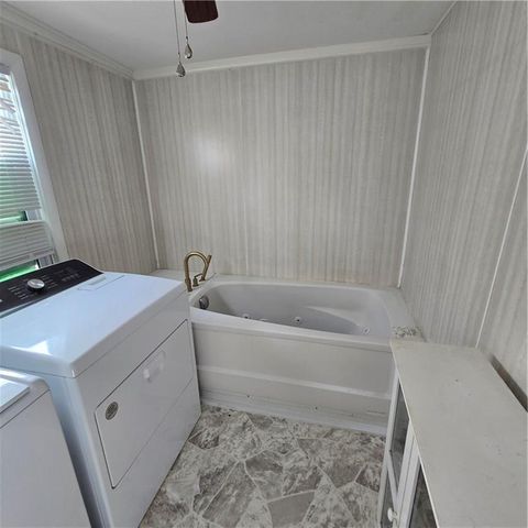 28672 Mistletoe Avenue, Warsaw, MO 65355