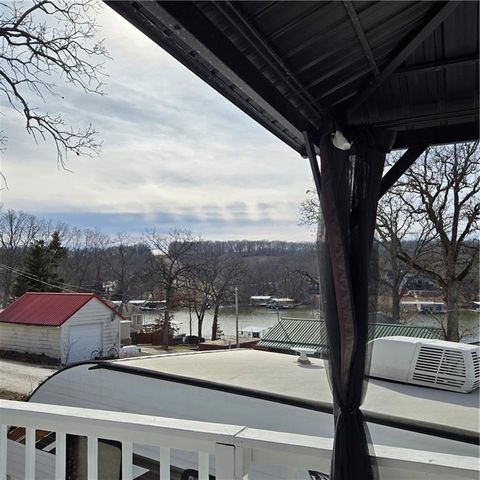 28672 Mistletoe Avenue, Warsaw, MO 65355