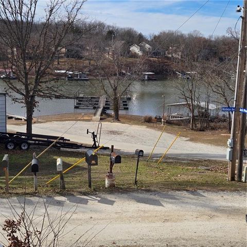 28672 Mistletoe Avenue, Warsaw, MO 65355