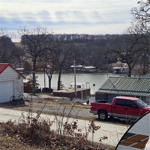 28672 Mistletoe Avenue, Warsaw, MO 65355