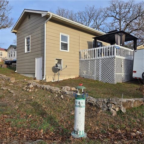 28672 Mistletoe Avenue, Warsaw, MO 65355