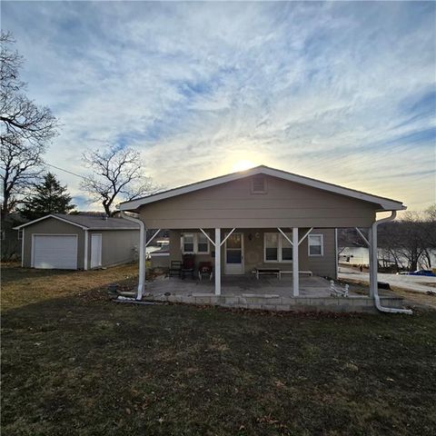 28672 Mistletoe Avenue, Warsaw, MO 65355