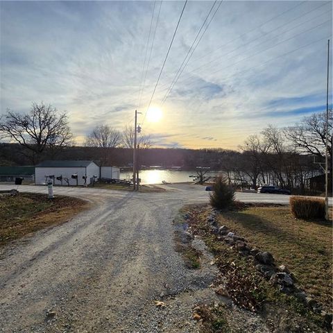 28672 Mistletoe Avenue, Warsaw, MO 65355