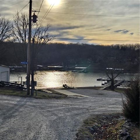 28672 Mistletoe Avenue, Warsaw, MO 65355