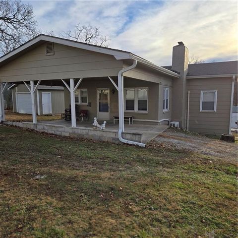 28672 Mistletoe Avenue, Warsaw, MO 65355