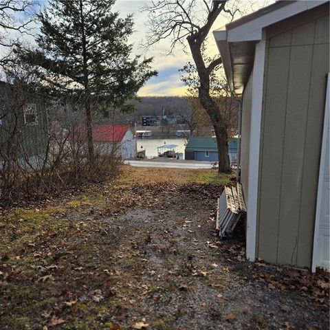 28672 Mistletoe Avenue, Warsaw, MO 65355