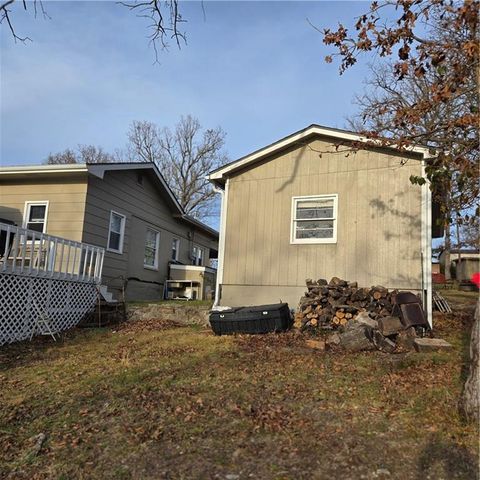 28672 Mistletoe Avenue, Warsaw, MO 65355