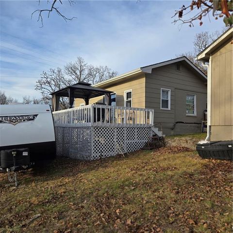 28672 Mistletoe Avenue, Warsaw, MO 65355