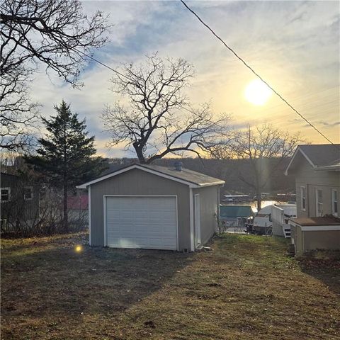 28672 Mistletoe Avenue, Warsaw, MO 65355