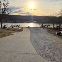 28672 Mistletoe Avenue, Warsaw, MO 65355