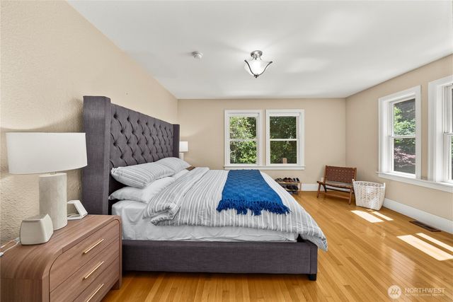 18443 Ballinger Way NE, Lake Forest Park, WA 98155