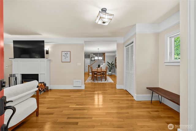 18443 Ballinger Way NE, Lake Forest Park, WA 98155