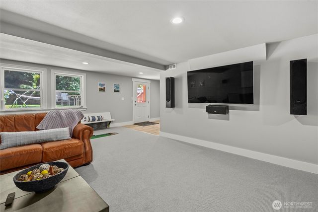 18443 Ballinger Way NE, Lake Forest Park, WA 98155