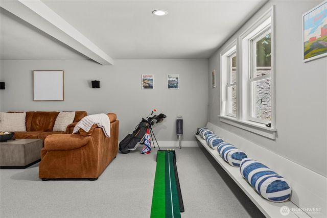 18443 Ballinger Way NE, Lake Forest Park, WA 98155