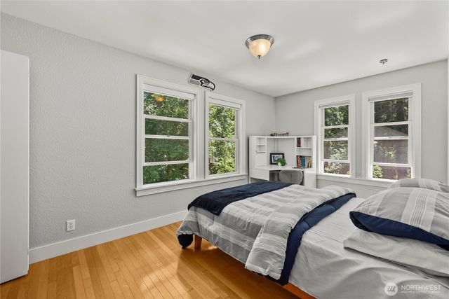 18443 Ballinger Way NE, Lake Forest Park, WA 98155