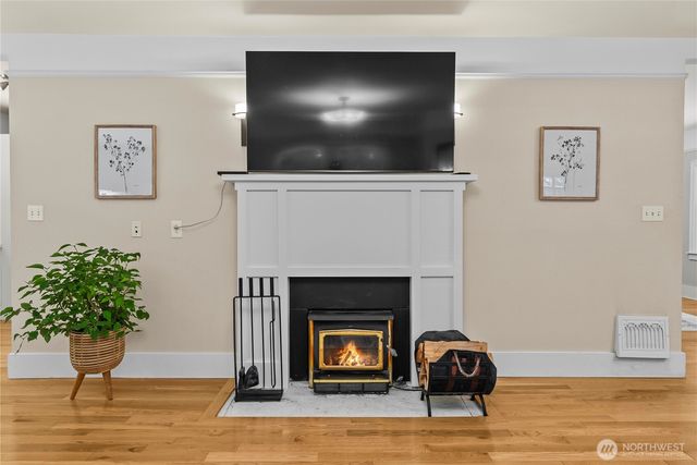18443 Ballinger Way NE, Lake Forest Park, WA 98155