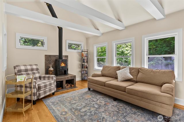 18443 Ballinger Way NE, Lake Forest Park, WA 98155