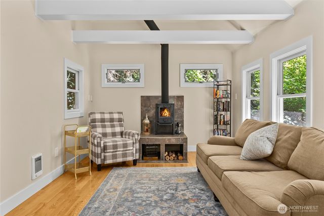 18443 Ballinger Way NE, Lake Forest Park, WA 98155