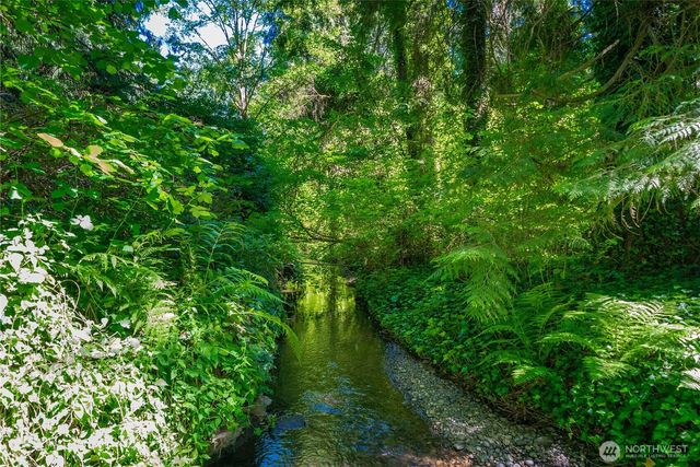 18443 Ballinger Way NE, Lake Forest Park, WA 98155
