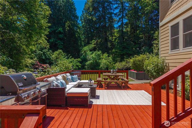 18443 Ballinger Way NE, Lake Forest Park, WA 98155