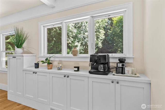 18443 Ballinger Way NE, Lake Forest Park, WA 98155