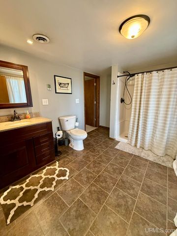 W5636 Crescent Street, Norway, MI 49870