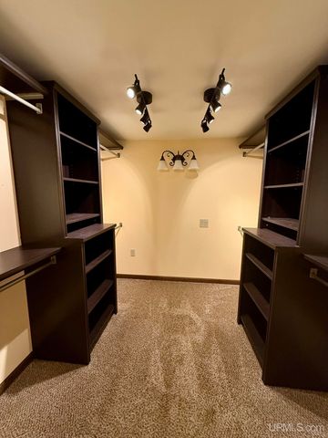 W5636 Crescent Street, Norway, MI 49870