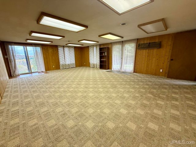 W5636 Crescent Street, Norway, MI 49870