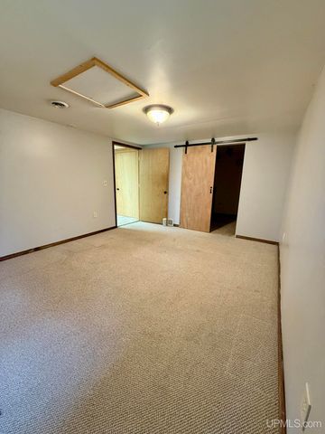 W5636 Crescent Street, Norway, MI 49870