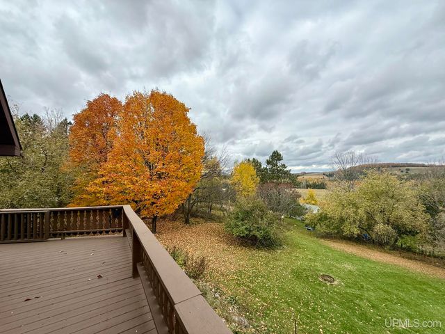 W5636 Crescent Street, Norway, MI 49870