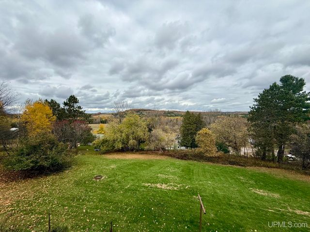 W5636 Crescent Street, Norway, MI 49870