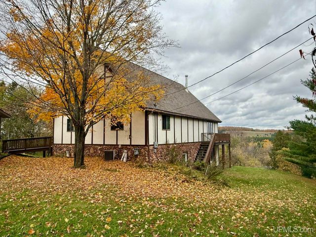 W5636 Crescent Street, Norway, MI 49870