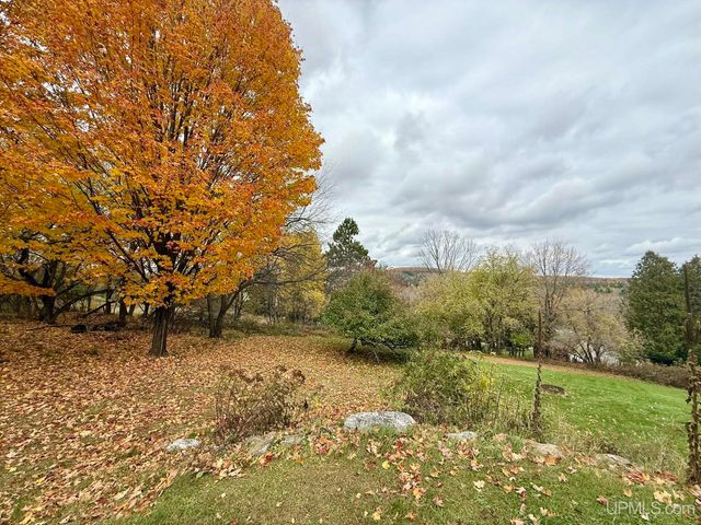 W5636 Crescent Street, Norway, MI 49870