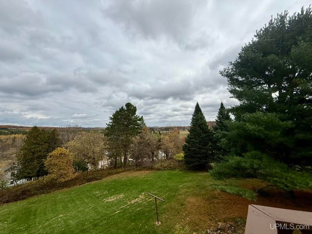 W5636 Crescent Street, Norway, MI 49870