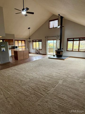 W5636 Crescent Street, Norway, MI 49870