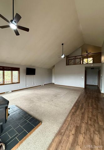 W5636 Crescent Street, Norway, MI 49870