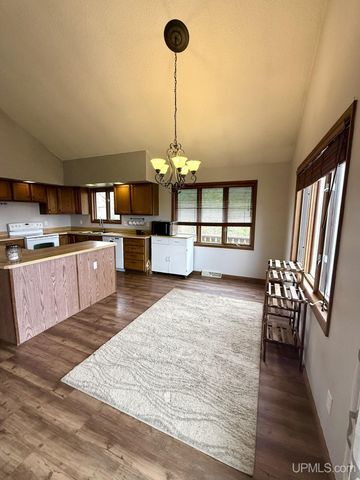 W5636 Crescent Street, Norway, MI 49870