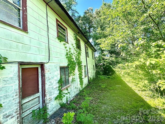 141 10th Avenue SE, Hickory, NC 28602