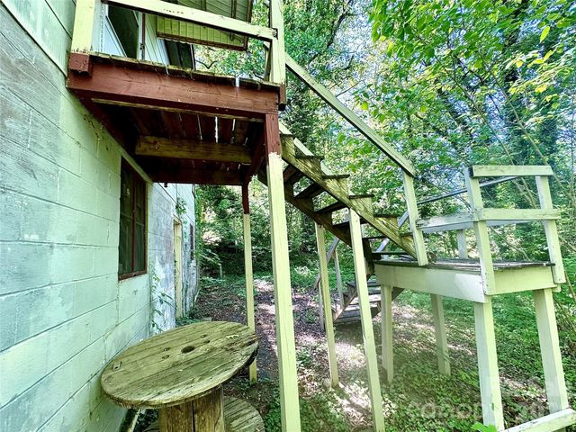 141 10th Avenue SE, Hickory, NC 28602