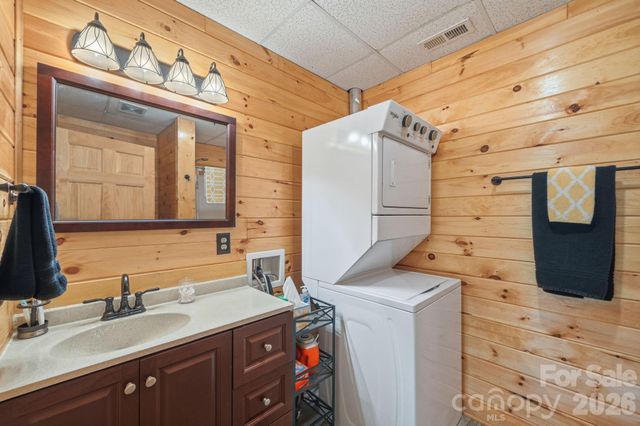 1987 Buck Mountain Road, Purlear, NC 28665