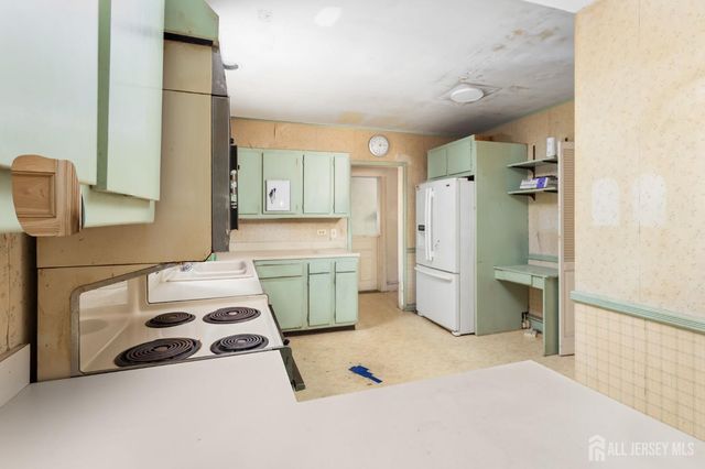 19 Clinton Place, Metuchen, NJ 08840