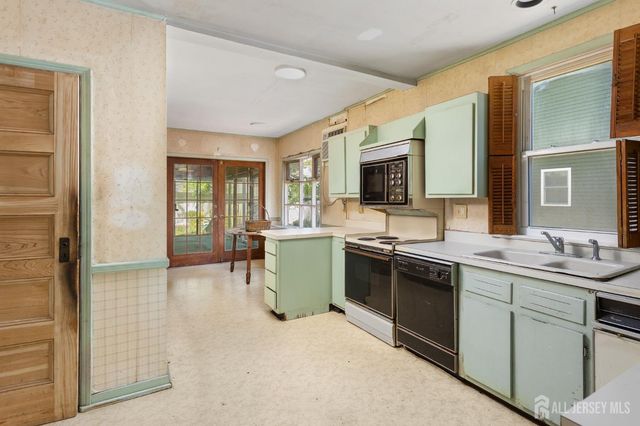 19 Clinton Place, Metuchen, NJ 08840