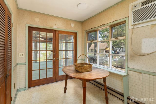 19 Clinton Place, Metuchen, NJ 08840