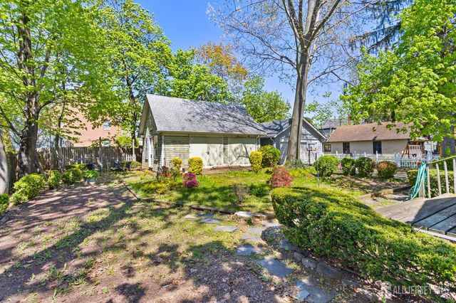 19 Clinton Place, Metuchen, NJ 08840