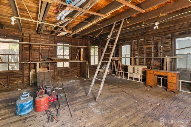 19 Clinton Place, Metuchen, NJ 08840