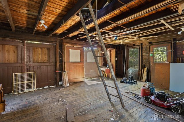 19 Clinton Place, Metuchen, NJ 08840