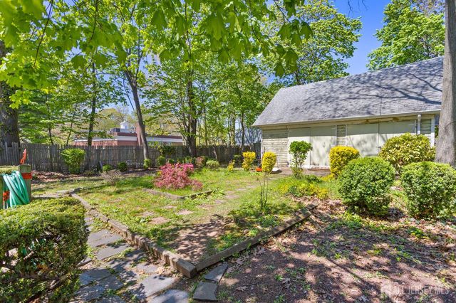 19 Clinton Place, Metuchen, NJ 08840