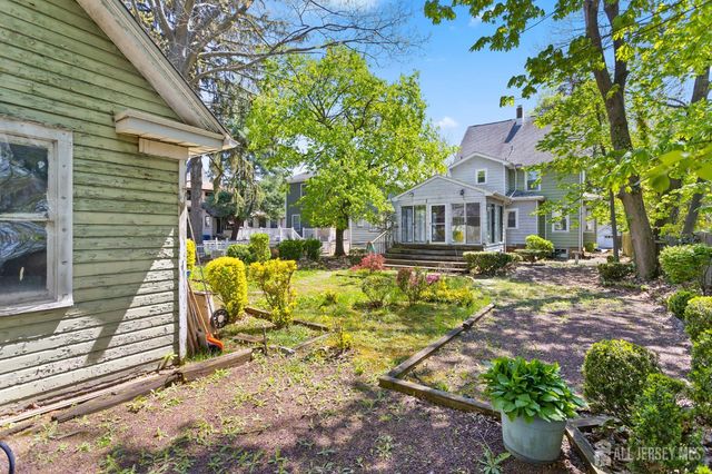 19 Clinton Place, Metuchen, NJ 08840